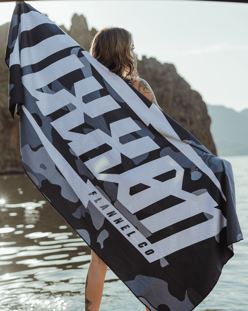 Black Camo Bolt Quick Dry Beach Towel - Dixxon Flannel Co.